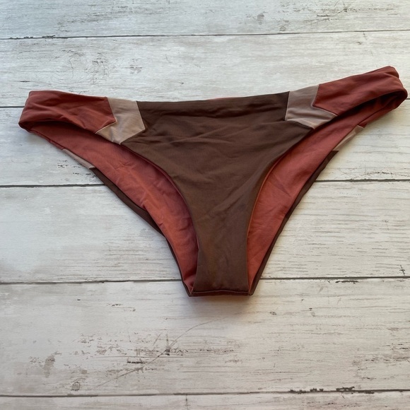 L Space Reversible Bikini Bottom Size M - Picture 1 of 7